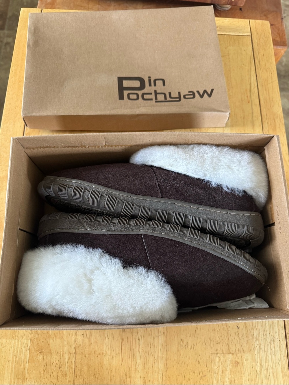 Women’s size 9 pinpochyaw lined slippers/shoes